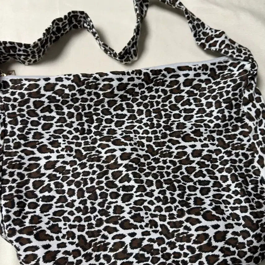[BUNJANG] Leopard Print Crossbody Shoulder Bag / 호피무늬 크로스백 숄더백