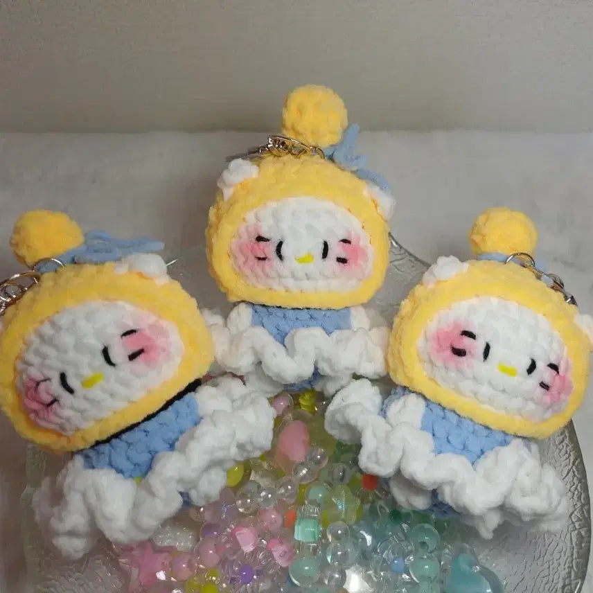 [BUNJANG] Cinderella Kitty Knitted Keychain / 신데렐라키티 뜨개키링