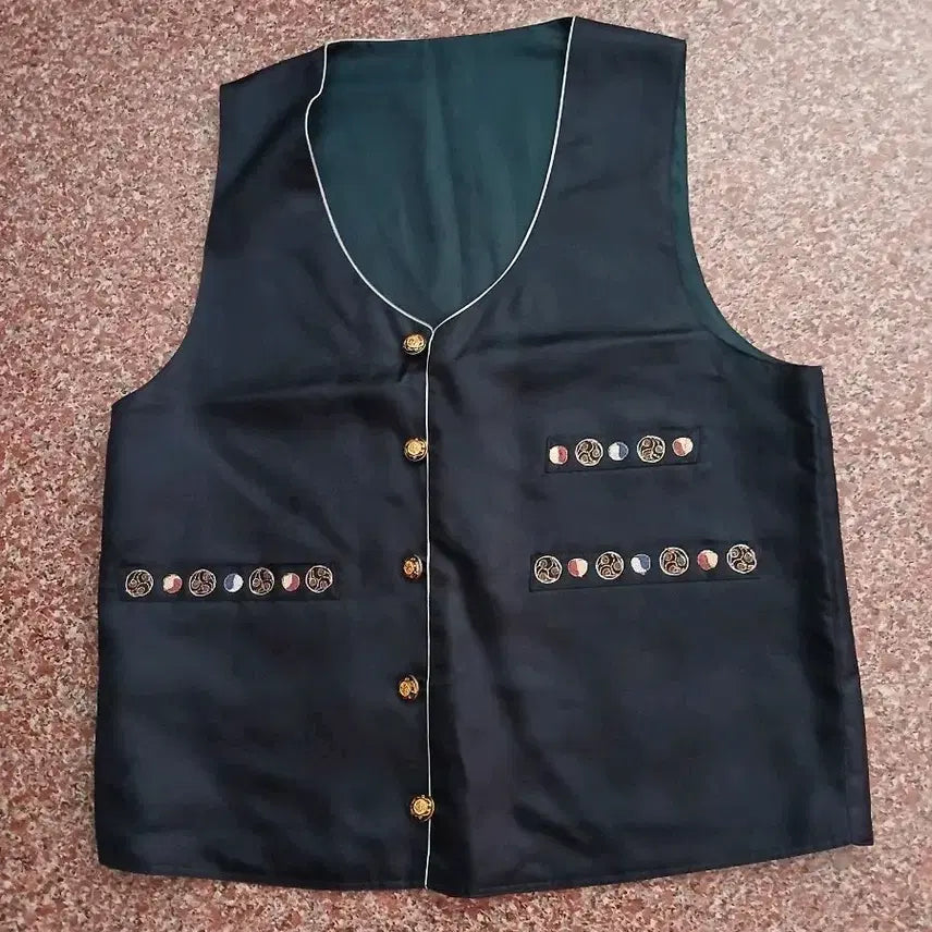 [BUNJANG] Men's Black Vest with Gold Button Detail / 남자 조끼 검정 금장 단추