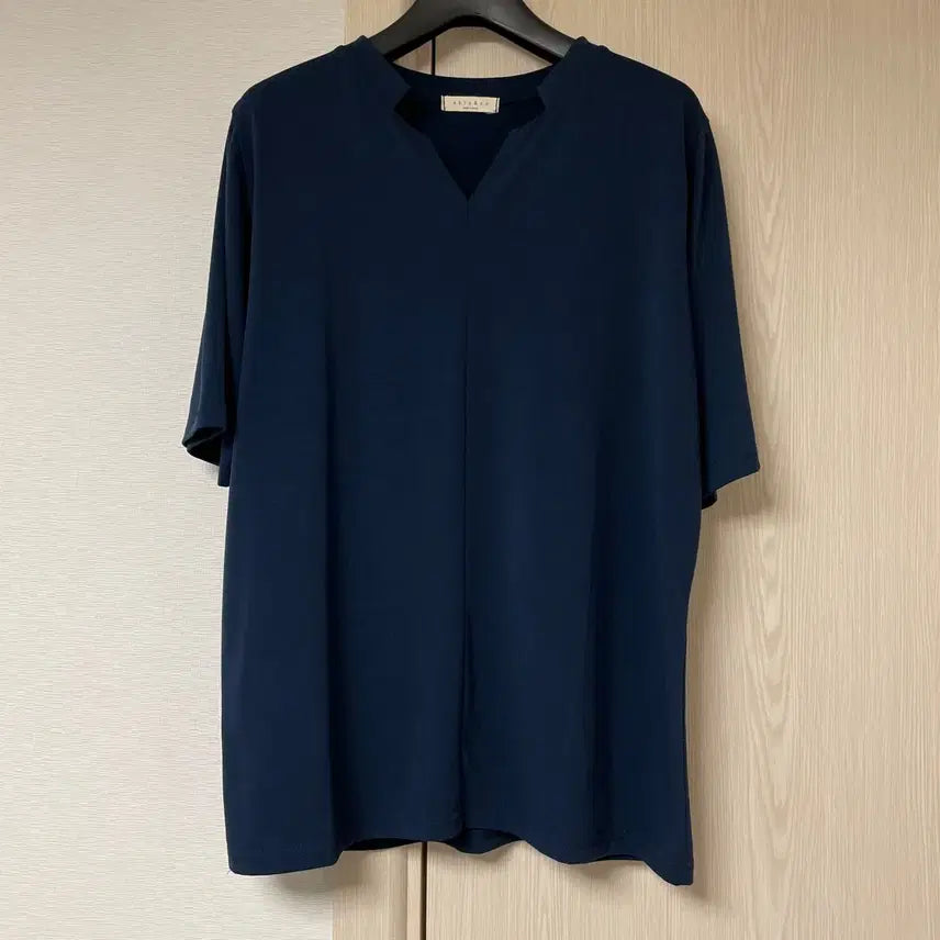 [BUNJANG] Round V-Point Neck Navy Short-Sleeve T-Shirt (FREE Size) / 라운드 브이포인트넥 네이비 반팔 티셔츠