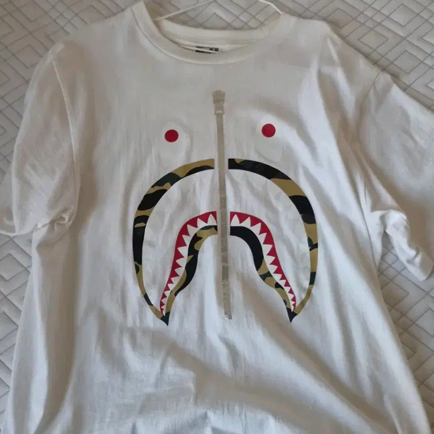 [BUNJANG] Bape Shark Camo T-Shirt / 베이프 샤크 카모 반팔티 급처!!