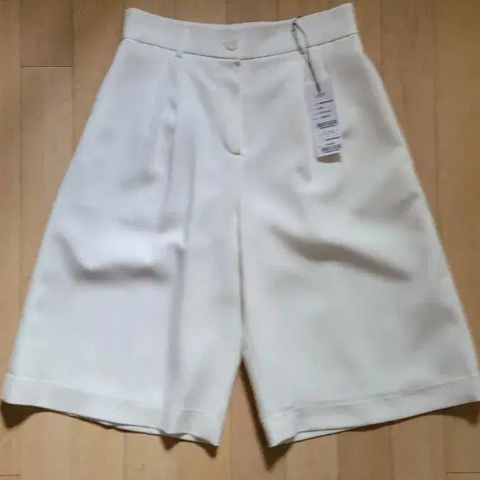 [BUNJANG] List White Bermuda Pants / (새제품) 리스트 화이트 버뮤다 팬츠