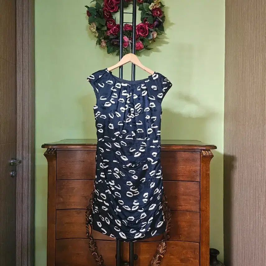 [BUNJANG] Jill Stuart 100% Silk Dress with Lip Pattern / 질스튜어트 실크100% 원피스