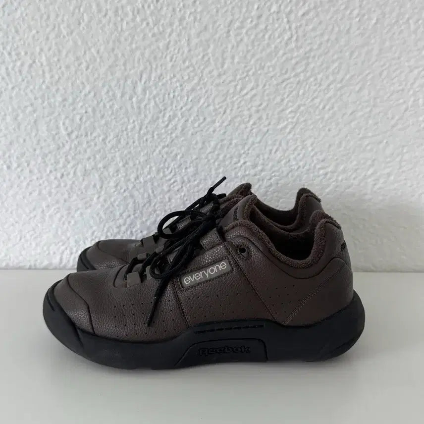 [BUNJANG] Everyone x Reebok Duke Brown Shoes (270mm) / Everyone X Reebok