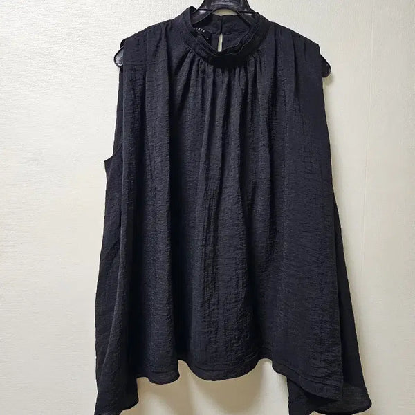 [BUNJANG] Barneys New York S26 Black Sleeveless Blouse Size 55 / 바니스 s26 뉴욕 블랙 민소매 블라우스 55