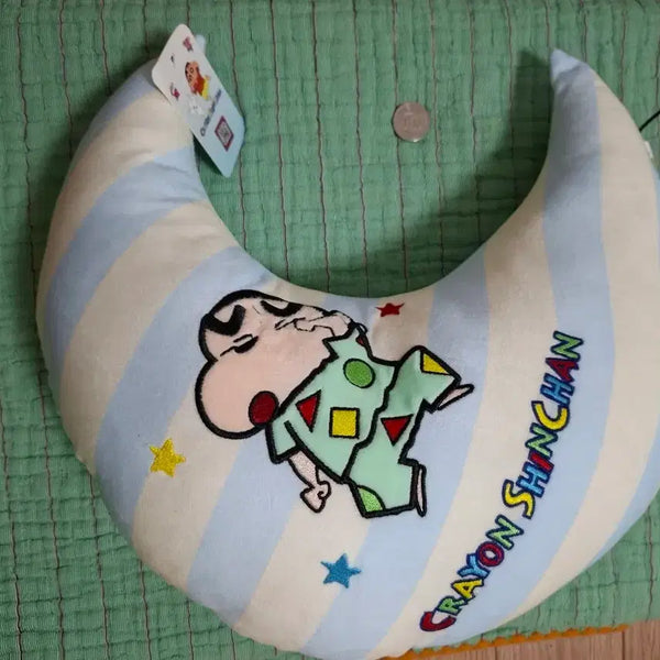 [BUNJANG] Crayon Shin-chan Crescent Moon Cushion / 짱구는못말려 크레용 신짱 초승달 쿠션