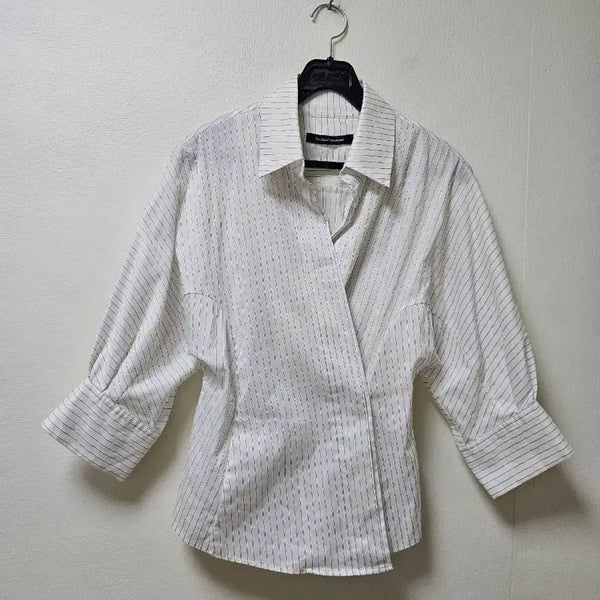 [BUNJANG] The Izzat Collection Striped Wrap Blouse / 더 아이잗 컬렉션 스트라이프 랩 블라우스 85