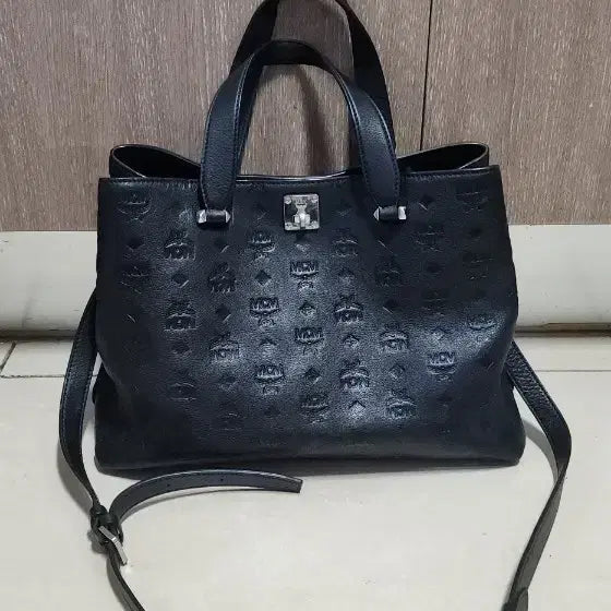 [BUNJANG] MCM Essential Monogram Leather Tote Bag / MCM 에센셜 모노그램 레더 토드백