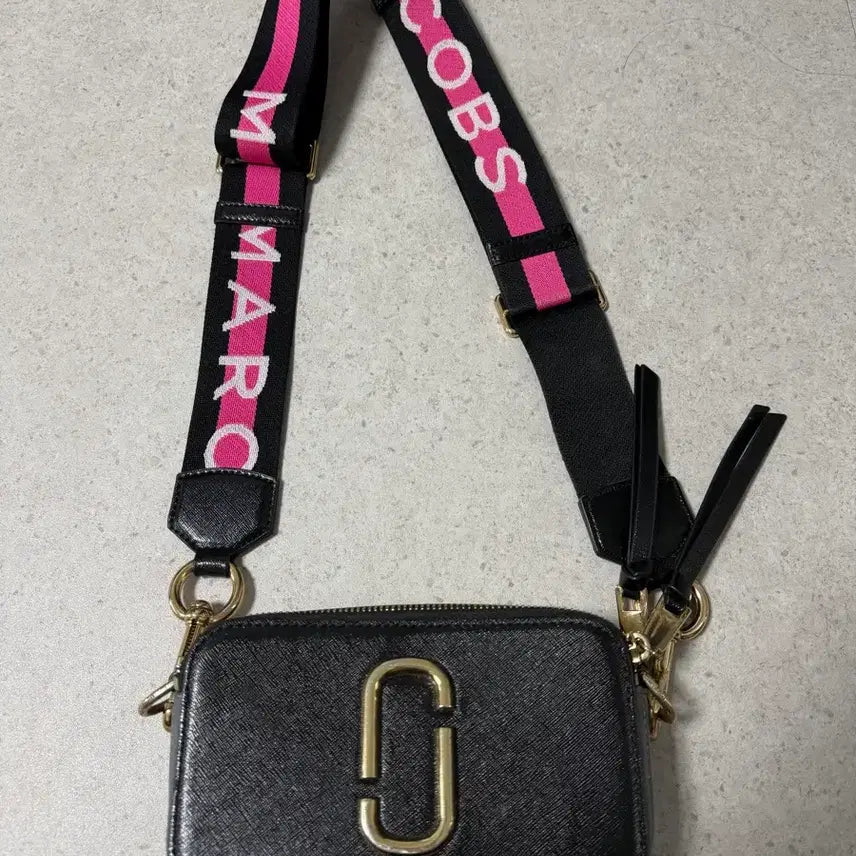 [BUNJANG] Marc Jacobs Camera Bag Black/Pink / 마크제이콥스 카메라백 블랙/핑크