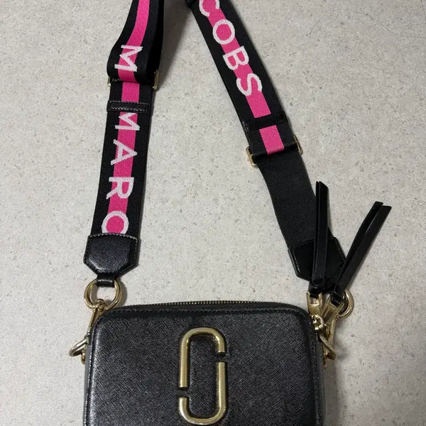 [BUNJANG] Marc Jacobs Camera Bag Black/Pink / 마크제이콥스 카메라백 블랙/핑크