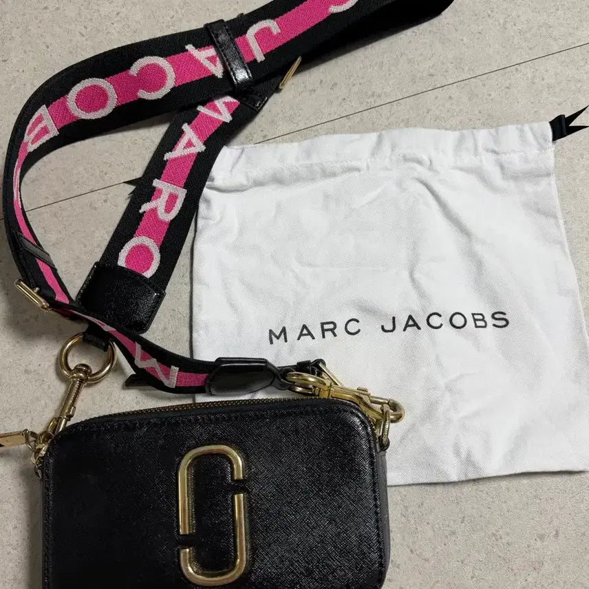 [BUNJANG] Marc Jacobs Camera Bag Black/Pink / 마크제이콥스 카메라백 블랙/핑크