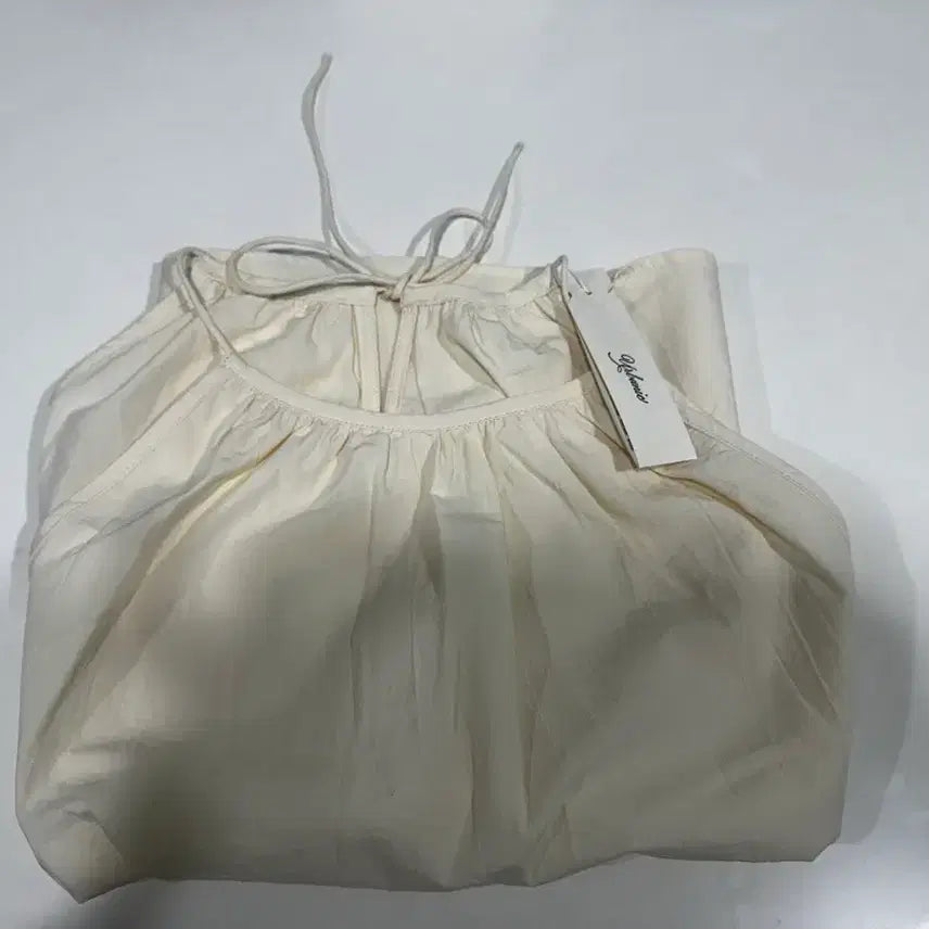 [BUNJANG] Urbanic Uccelli Halter Top Ivory M / 얼바닉 앙티브 홀터 m 사이즈