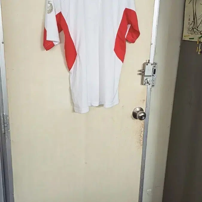 [BUNJANG] Men's Summer T-Shirt White with Red Accent Size 100 / 엄부로남성여름티.새옷.100싸이즈