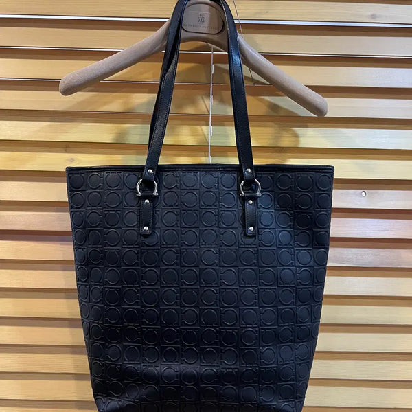 [BUNJANG] Salvatore Ferragamo Black Logo Pattern Shoulder Bag / 살바토레페라가모 블랙 로고패턴숄더백