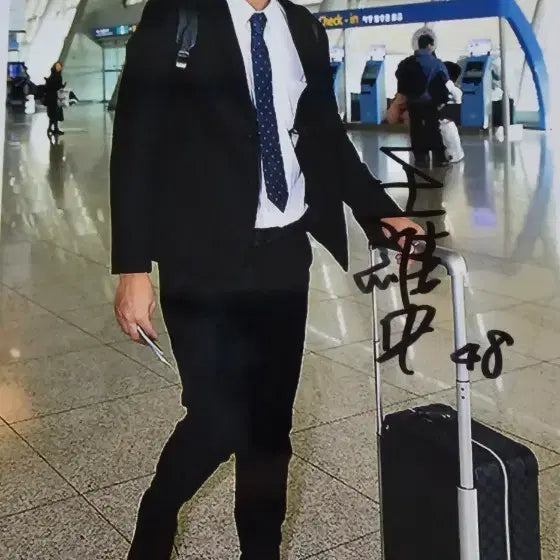 [BUNJANG] Wang Wei-chung Autographed Photo / 왕웨이중 친필 사진 싸인