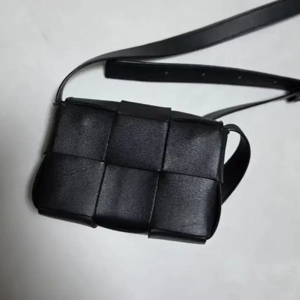 [BUNJANG] Bottega Veneta Mini Leather Cassette Bag Black / 보테가 베네타 미니 레더 카세트백 블랙