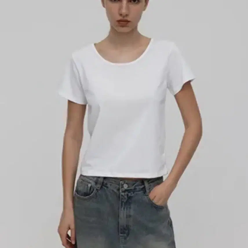 [BUNJANG] Black Up Washable Cool U-Neck Short Sleeve T-Shirt / 에이블리 블랙업 워셔블 쿨 유넥 반팔티셔츠 / 지그재그무신사브랜디빈티지