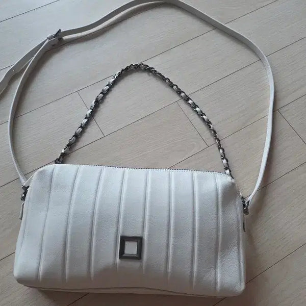 [BUNJANG] Loose & Lounge Leather Shoulder Bag Clutch Crossbody / 루즈 앤 라운지, 실착 1회 새상품 급