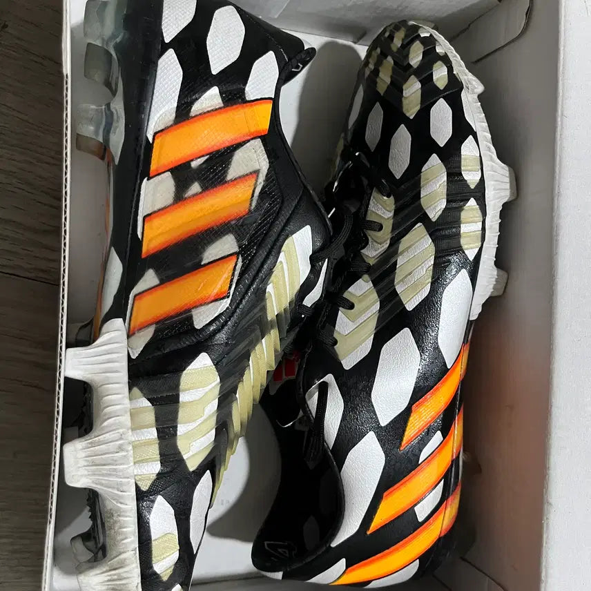 [BUNJANG] Adidas Predator Instinct FG WC Soccer Cleats (Size 250) / 최상급 아디다스 프레데터 인스팅트 FG WC [250] 축구화