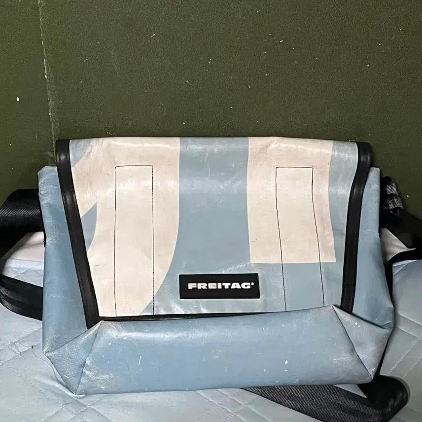 [BUNJANG] Freitag Dexter Crossbody Bag Sky Blue / 프라이탁 덱스터 Freitag Dexter 하늘색