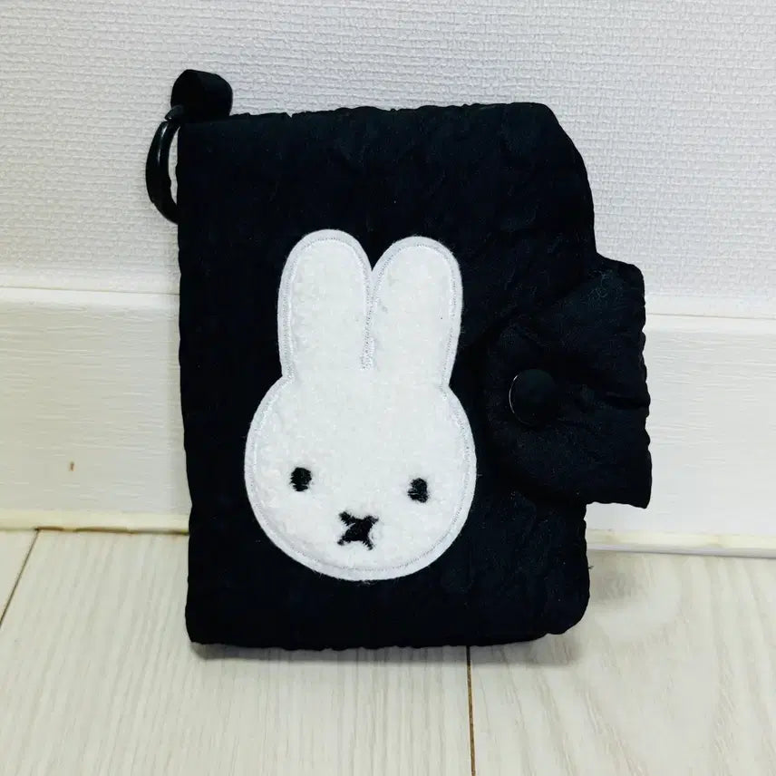 [BUNJANG] Miffy Black Quilted Bifold Wallet / 미피 블랙 퀼팅 반지갑