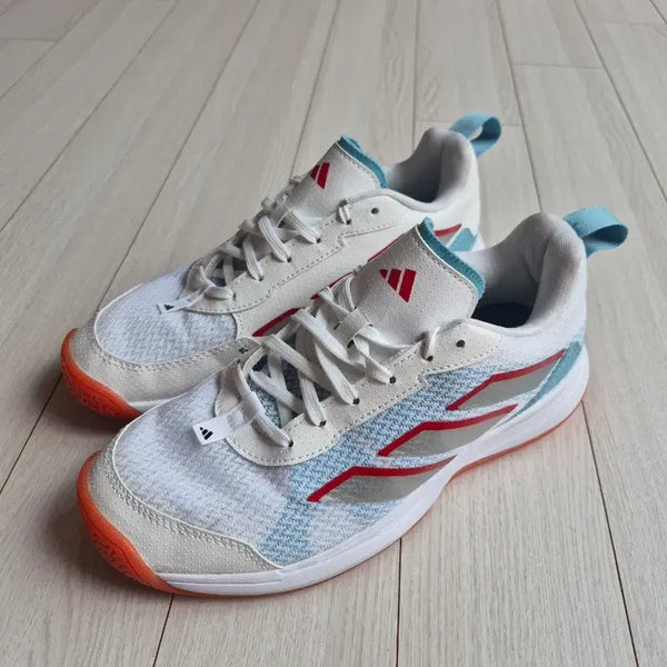 [BUNJANG] Adidas Avaflash HP5273 Women's Tennis Shoes / 아디다스 여성용 테니스화 아바플래쉬 HP5273 운동화 사이즈230종류: 여성용 로우탑 테니스화 / 패들 테니스화색상: 화이트, 블루 조합설계: 여성 플레이어의 발 움직임에
