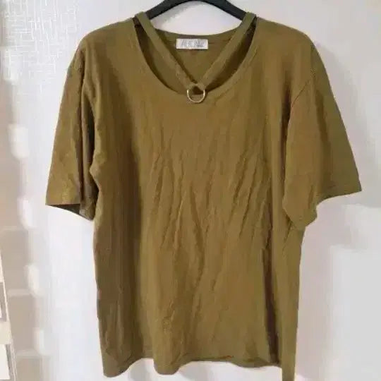 [BUNJANG] Round Ring Detail Khaki Short Sleeve T-Shirt / 라운드 링 포인트 카키색 반팔 티셔츠