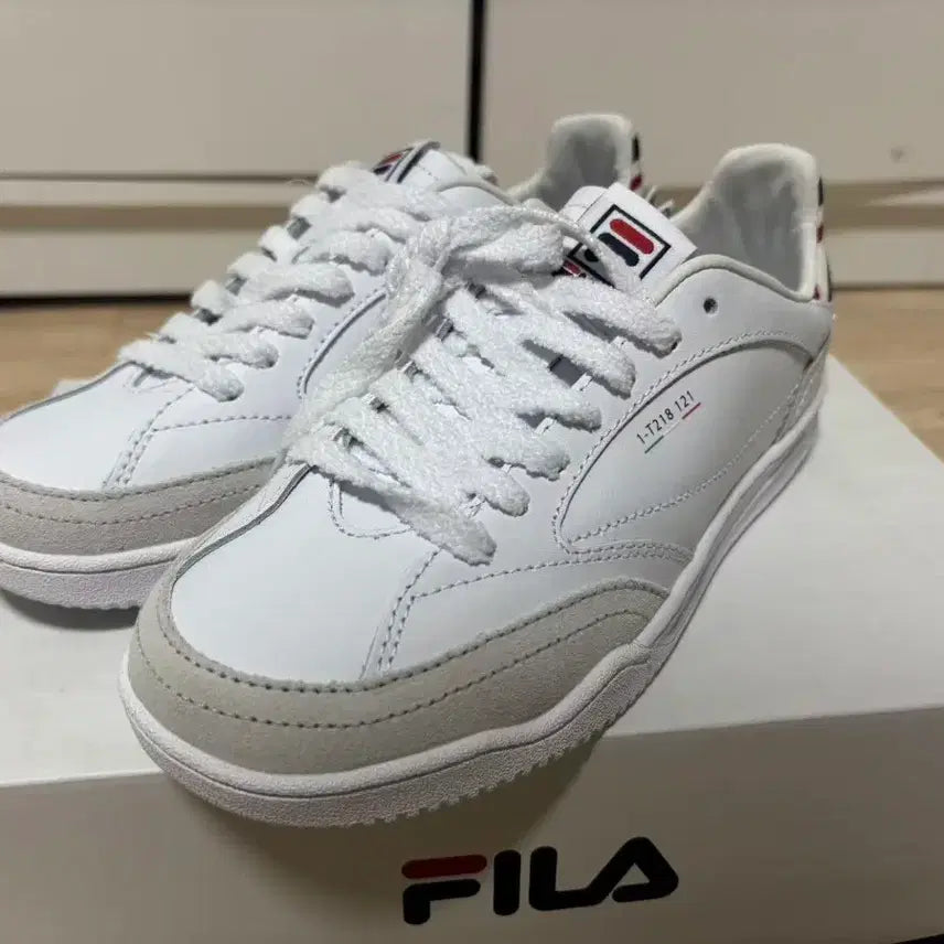 [BUNJANG] Fila Sneakers (White/Grey Suede) - 220mm / (새상품)휠라 스니커즈 운동화 220mm