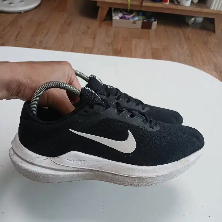 [BUNJANG] Nike Air Max Black and White Sneakers 240 / 나이키 에어맥스 검흰 운동화240
