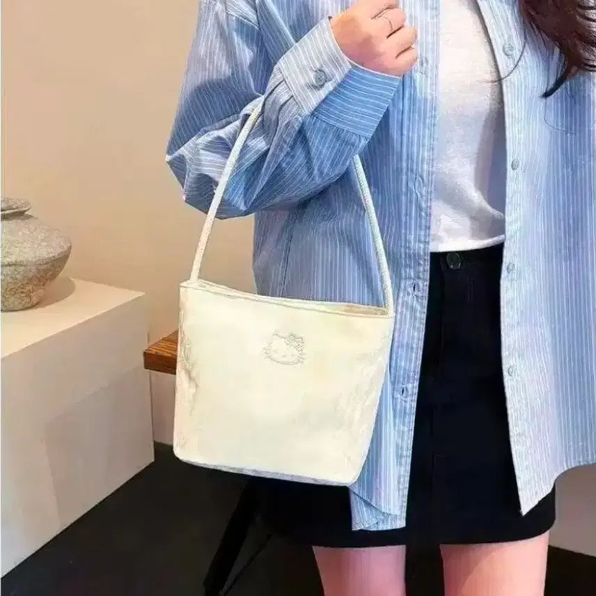 [BUNJANG] Sanrio Hello Kitty Embroidered Shoulder Bag - Ivory / 수입 산리오 심플 헬로키티 자수 숄더백 /아이보리