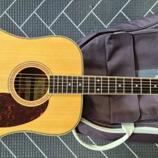 [BUNJANG] Dame Acoustic Guitar Iris D-100 / 데임 통기타