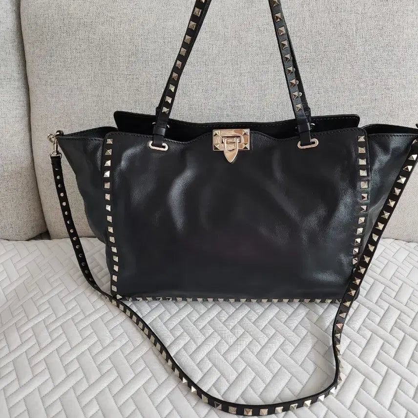 [BUNJANG] Valentino Rockstud Tote Bag Medium Black Leather / 발렌티노 락스터드 블랙M