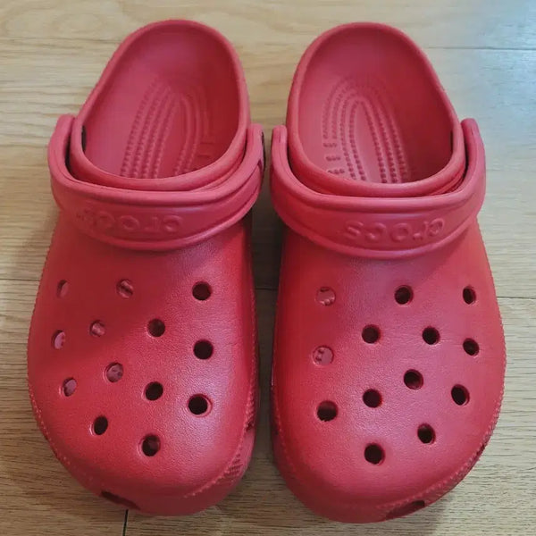 [BUNJANG] Crocs Classic Clog Red US Men's 8 / US Women's 10 (260mm) / 크록스 레드 색상 260.