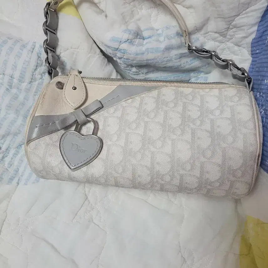 [BUNJANG] Dior Ribbon Heart Charm Lock Oblique Tote Bag / 정품)급처상태좋음!디올 리본 하트참 자물쇠 오블리크 로맨틱 공주가방 토트백 고이비토정품보증서사진캡쳐