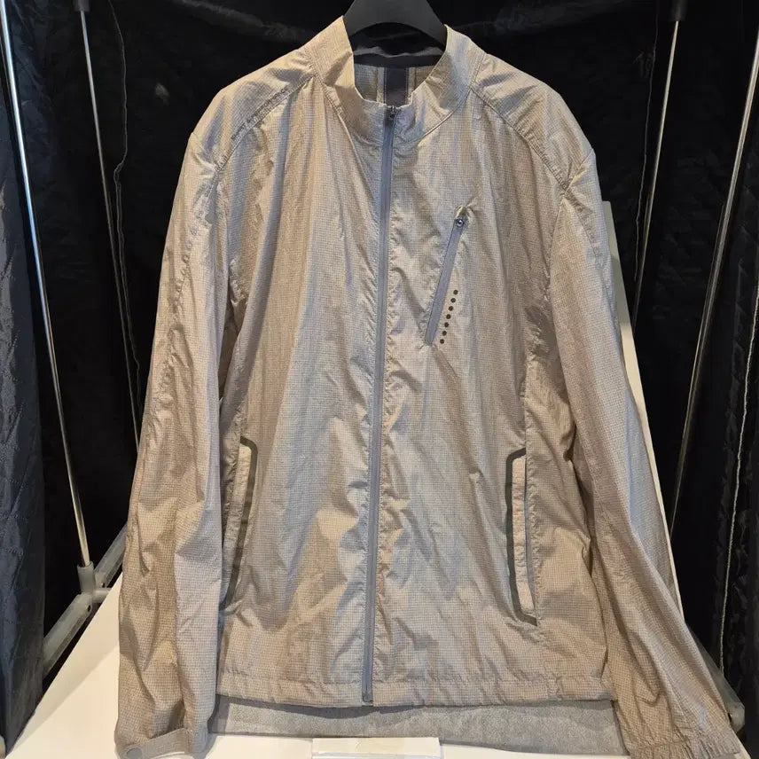[BUNJANG] Logatis Windbreaker Jacket / 로가티스 바람막이