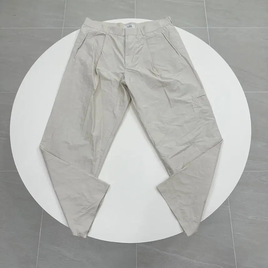 [BUNJANG] COS Nylon Curved Cargo Pants / COS 코스 나일론 커브드 카고 팬츠 50