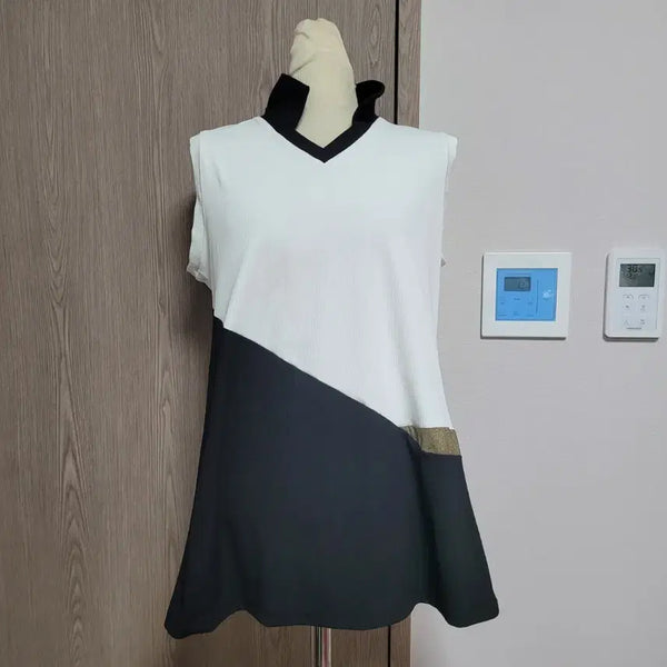 [BUNJANG] Daks Golf Sleeveless Blouse White/Black / 닥스 골프 민소매 블라우스 화이트/블랙