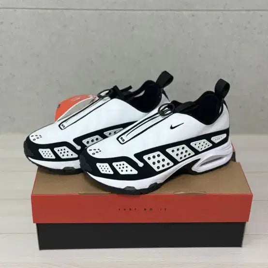[BUNJANG] Nike Air Max SNDR White Black Sneakers (240) / 나이키 에어맥스 SNDR 화이트 블랙 운동화 240