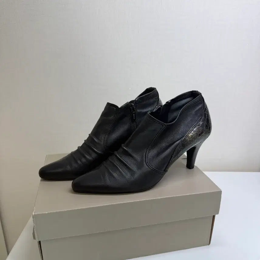 [BUNJANG] SODA Women's Black Vintage Y2K Ankle Boots (235) / 소다 여성 앵클 부츠 블랙 빈티지 Y2K (235)