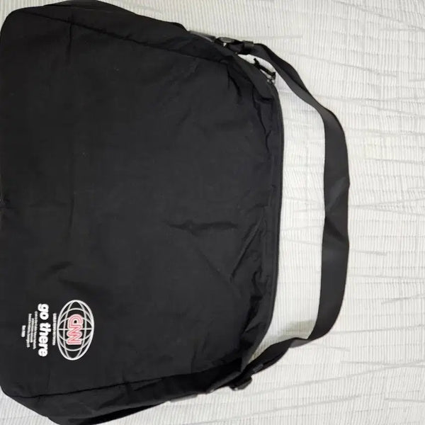 [BUNJANG] CNN Messenger Crossbody Bag / CNN 메신저백 크로스백