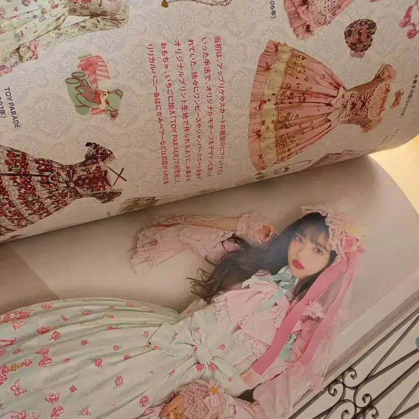 [BUNJANG] Angelic Pretty 20th Anniversary Lolita Fashion Magazine with Stickers / 엔젤릭 프리티 20주년 로리타 잡지 + 스티커 포함