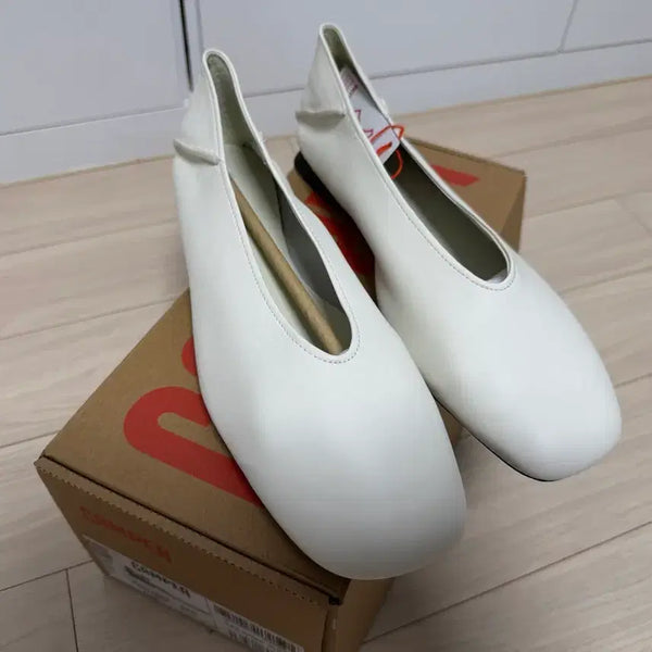 [BUNJANG] Camper Cassimira Flat Shoes White 41 (260mm) / (새상품) 캠퍼 카시미라 플랫슈즈 화이트 41 (260mm)