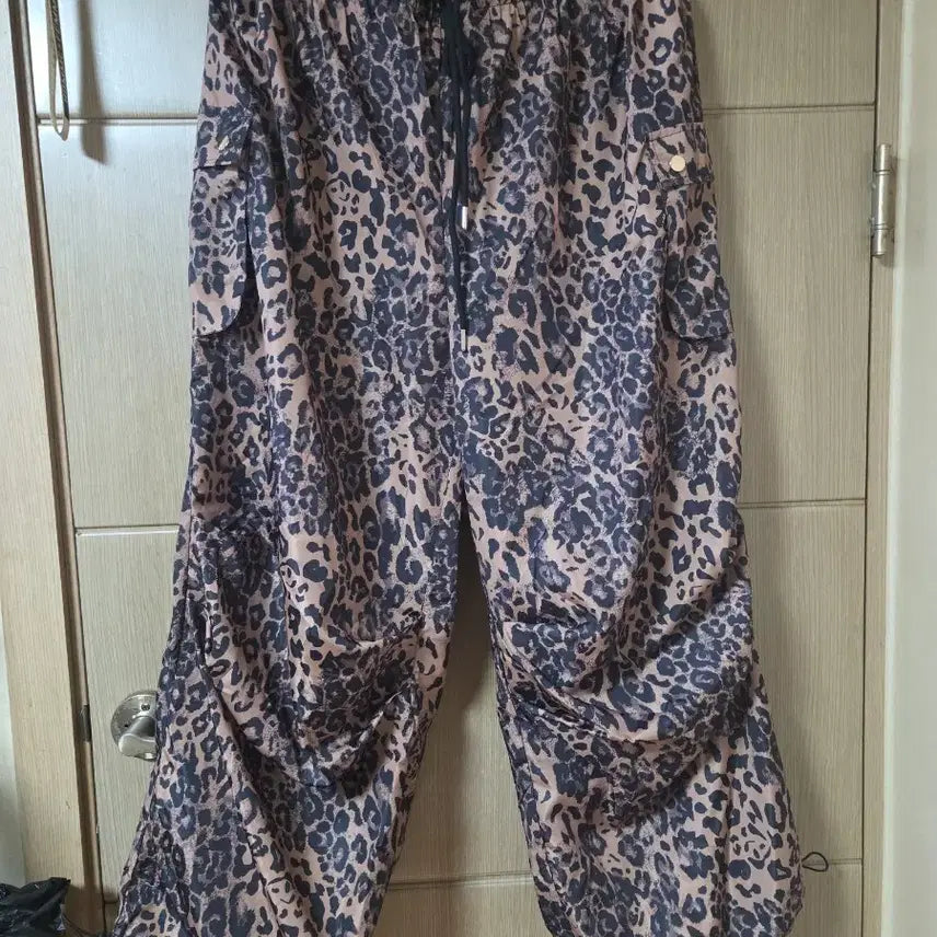 [BUNJANG] Leopard Cargo Pants - Super Big Size, 4XL, New / 슈퍼 빅사이즈 레오파드  카고팬츠 새제품
