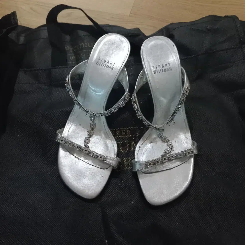 [BUNJANG] Stuart Weitzman Silver Jewel Embellished Sandals / 명품브랜드 스튜어트 와이츠먼 실버 보석 샌들