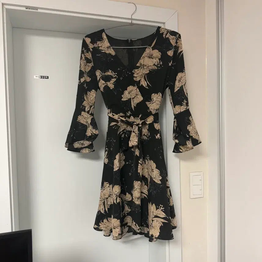 [BUNJANG] Flower Pattern Waist Tie Dress / 플라워 패턴 허리끈 원피스 블랙 의류재고 재고처리 의류처분 땡처리 옷장정리