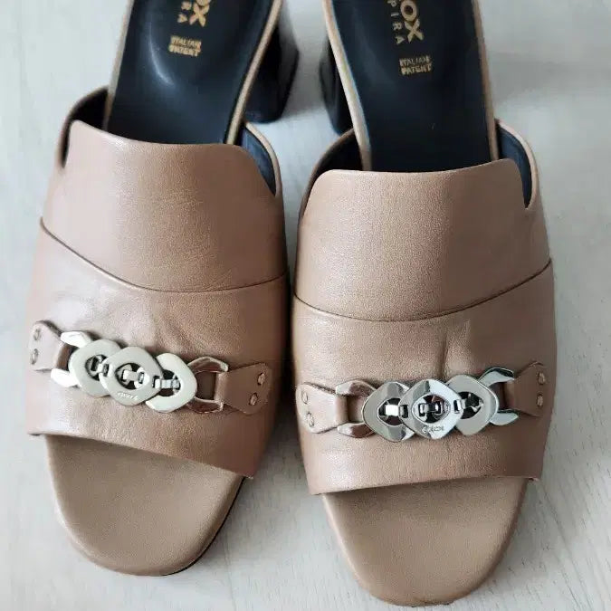 [BUNJANG] Geox Beige Mules Sandals with Chain Detail / 제옥스 뮬 샌들 베이지