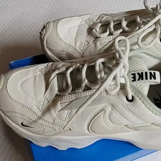 [BUNJANG] Nike Air Force 1 '07 Sneakers White / 나이키 DD9682-100 화이트 250