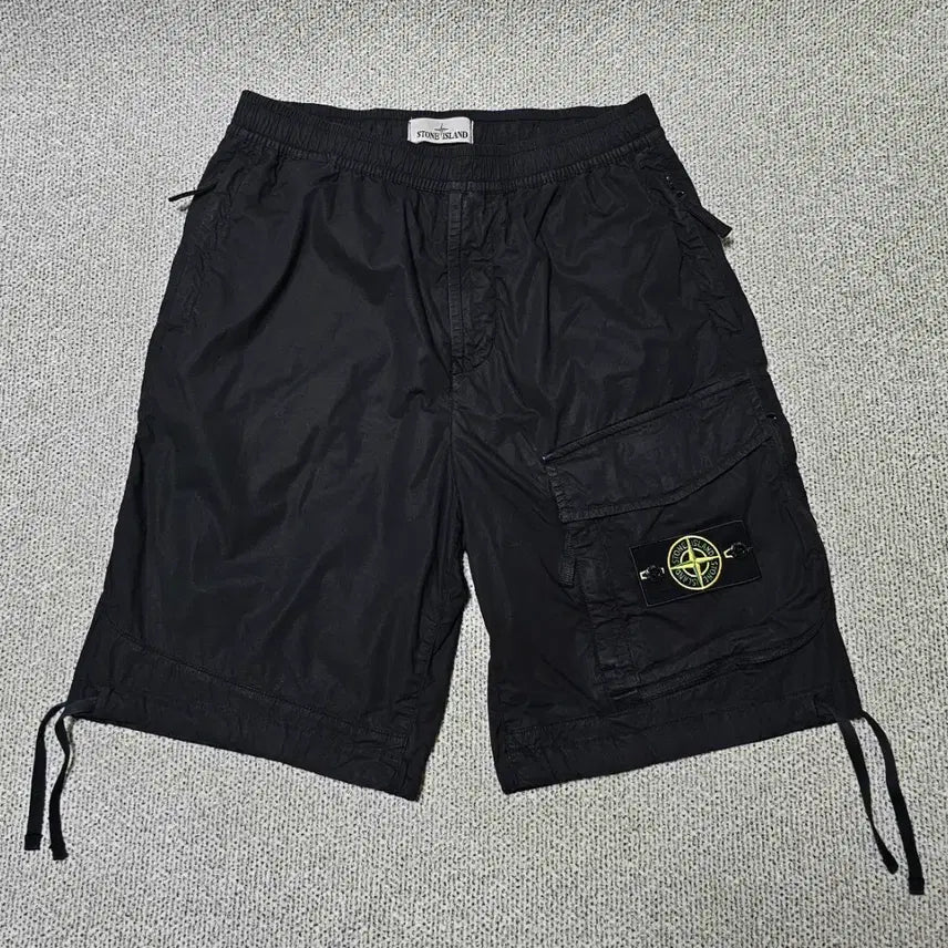 [BUNJANG] Stone Island Wappen Cargo Bermuda Shorts Black 30 / [30 사이즈] 스톤아일랜드 와펜카고 버뮤다 숏팬츠 블랙 반바지