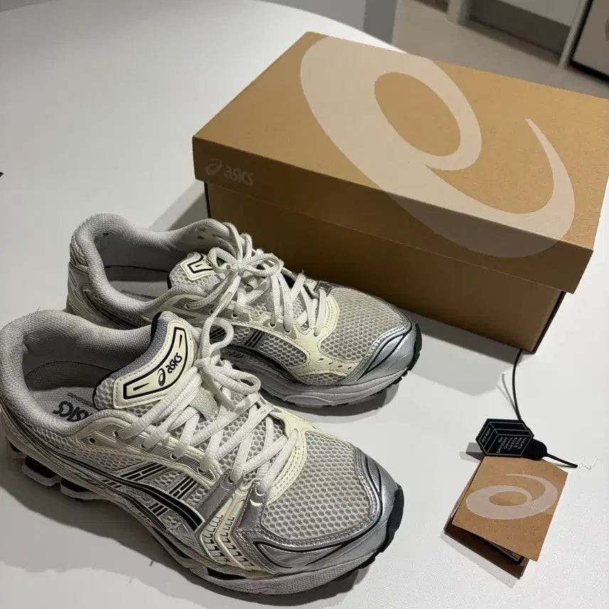 [BUNJANG] ASICS Gel-Kayano 14 White Midnight Sneakers (260) / 아식스 젤 카야노 14 화이트 미드나잇 운동화(260)
