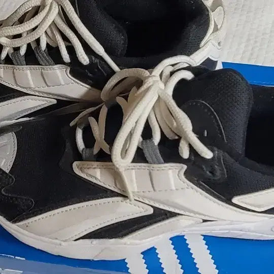 [BUNJANG] Reebok Sneakers Black/White / 리복 운동화 블랙/화이트